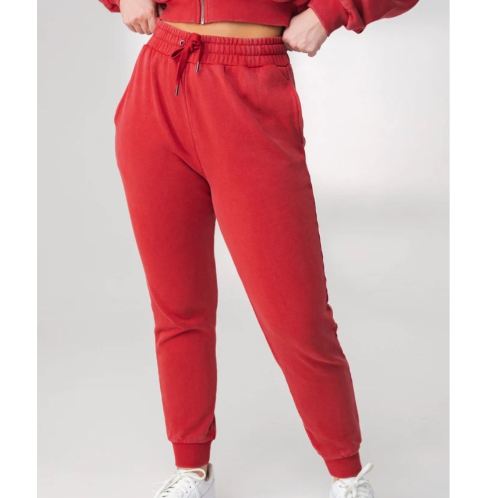 NWT Balance Athletica/Vitality - The Mantra Pant - Cherry - L